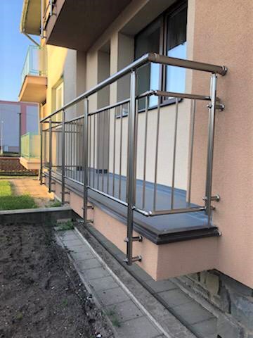 Balkonové zábradlí z eloxovaného hliníku